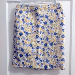 Print pencil skirt w/ pockets front & back. Great skirt for summer & spring.